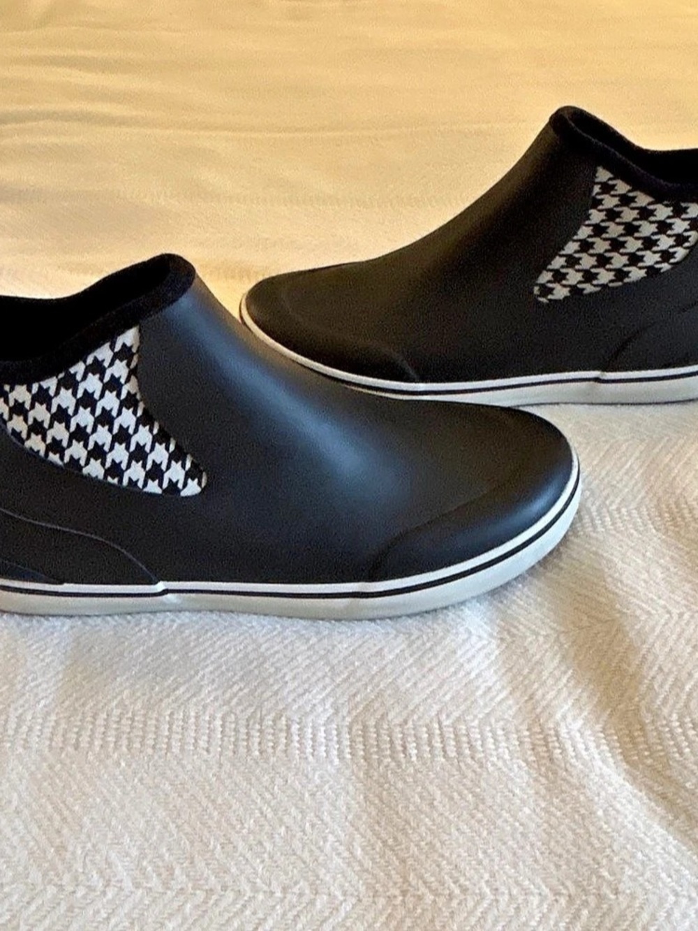Hush Puppies Rain Check Black Houndstooth Ankle Boots